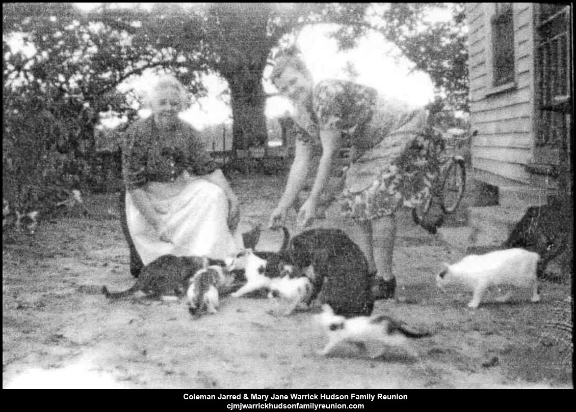 Sally Jane Hudson Warrick and daughter Lossie - behind the Hudson Manor in about 1945. (C)